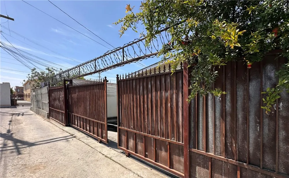 320 E 81st Los Angeles, CA 90003