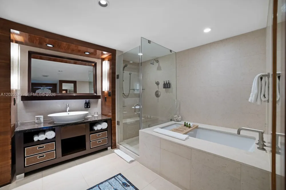 6801 Collins Ave #705 (Door 722) Miami Beach, FL 33141