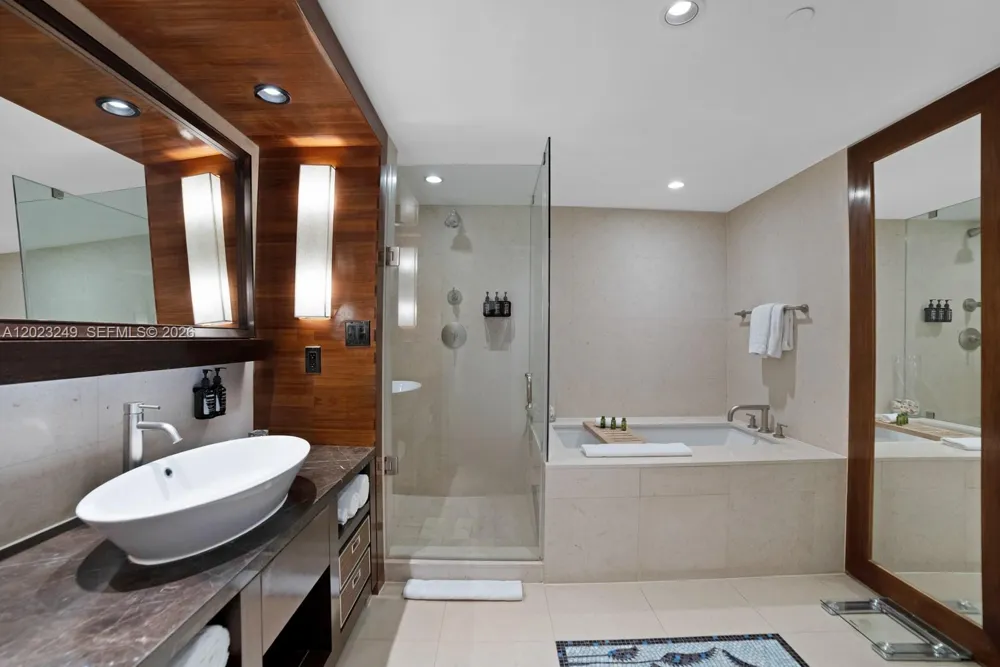 6801 Collins Ave #705 (Door 722) Miami Beach, FL 33141