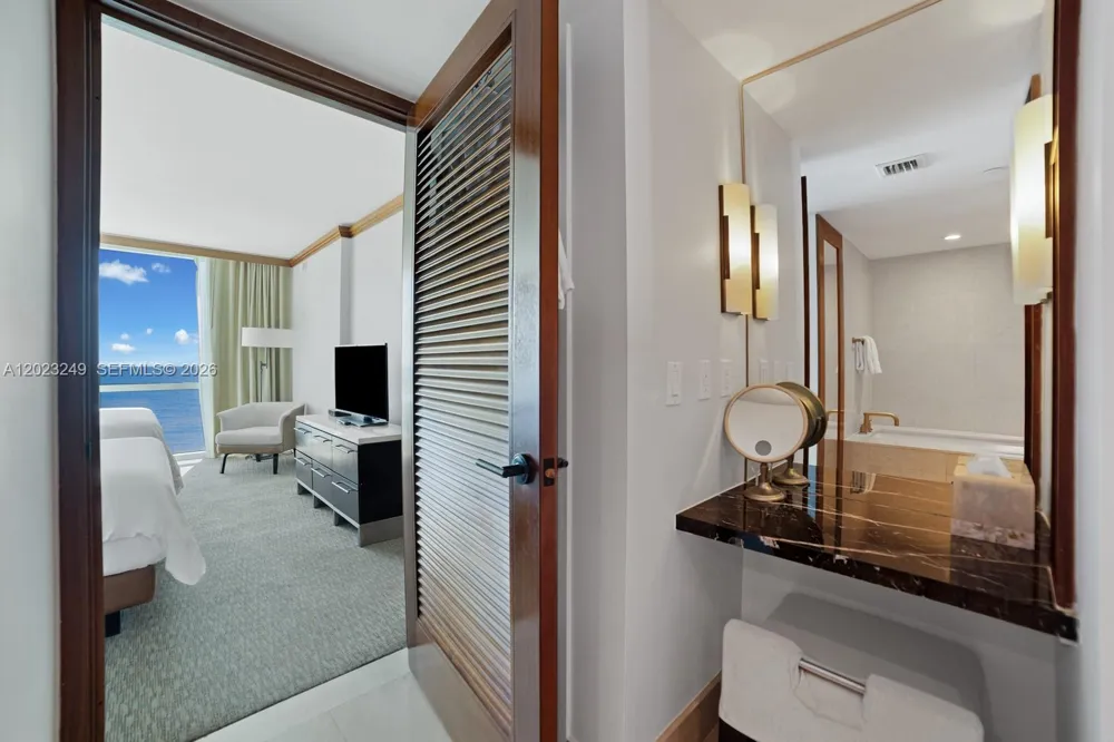6801 Collins Ave #705 (Door 722) Miami Beach, FL 33141