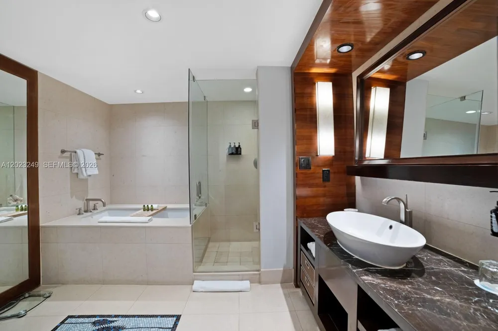 6801 Collins Ave #705 (Door 722) Miami Beach, FL 33141