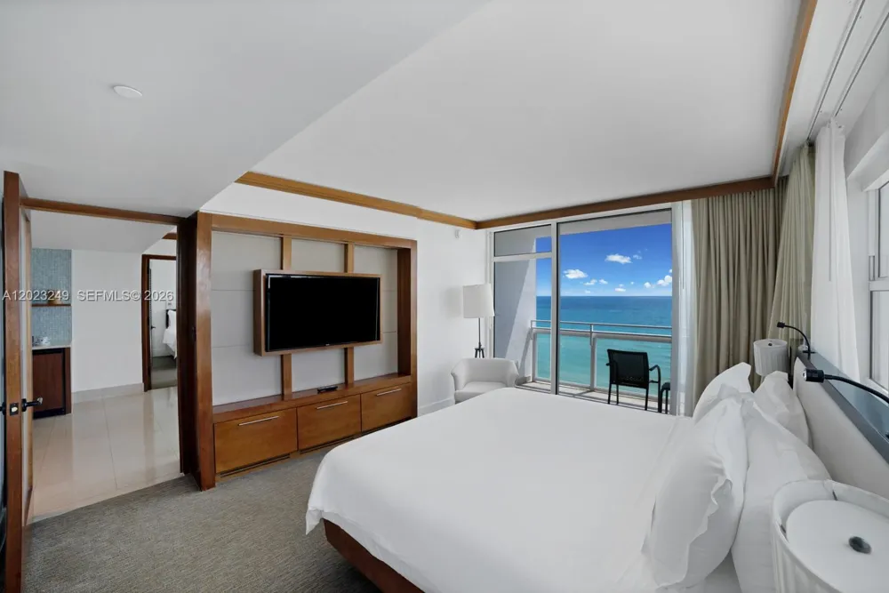 6801 Collins Ave #705 (Door 722) Miami Beach, FL 33141