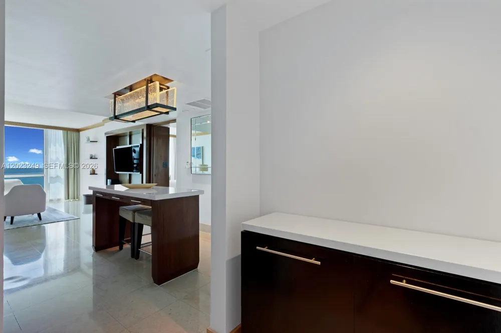6801 Collins Ave #705 (Door 722) Miami Beach, FL 33141