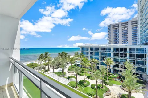 6801 Collins Ave #611 (Door 610)