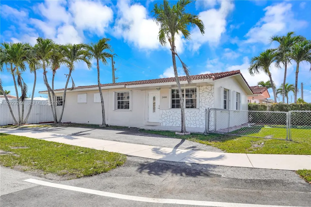 2400 SW 103rd Ct Miami, FL 33165