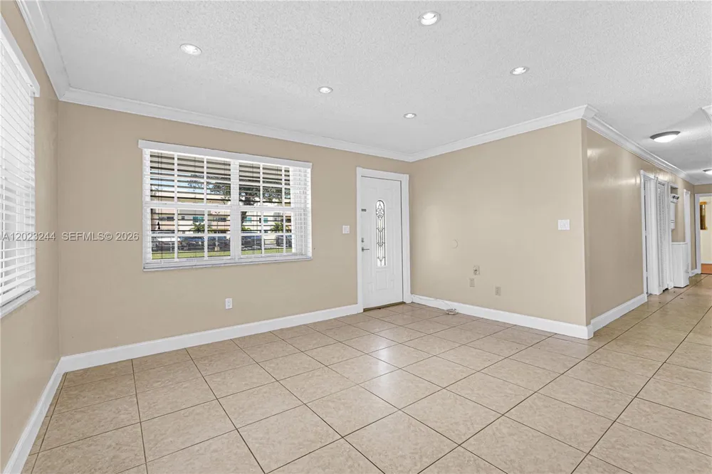 2400 SW 103rd Ct Miami, FL 33165