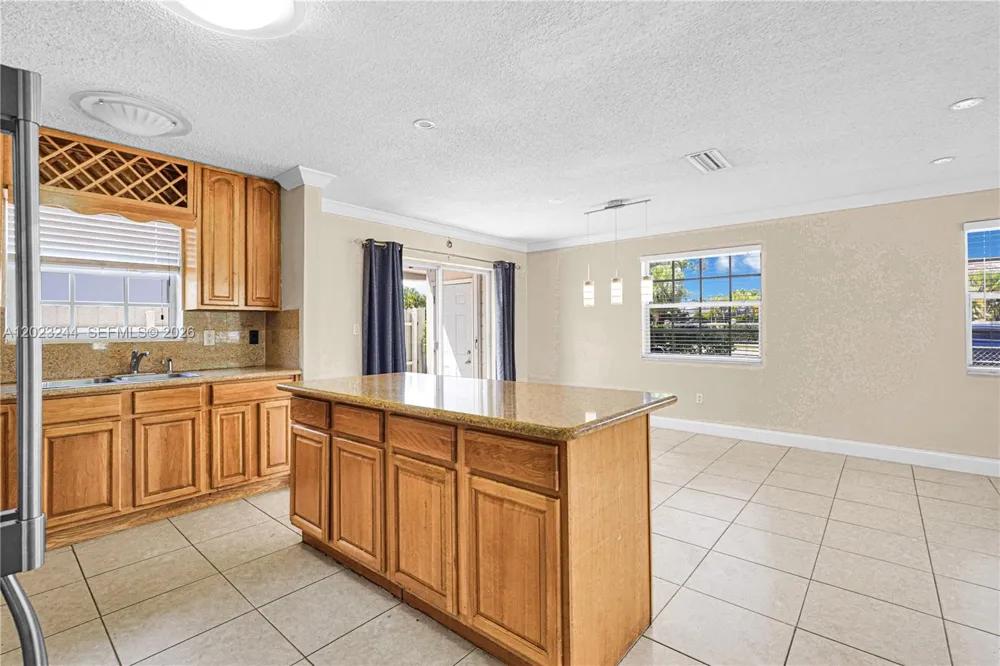 2400 SW 103rd Ct Miami, FL 33165