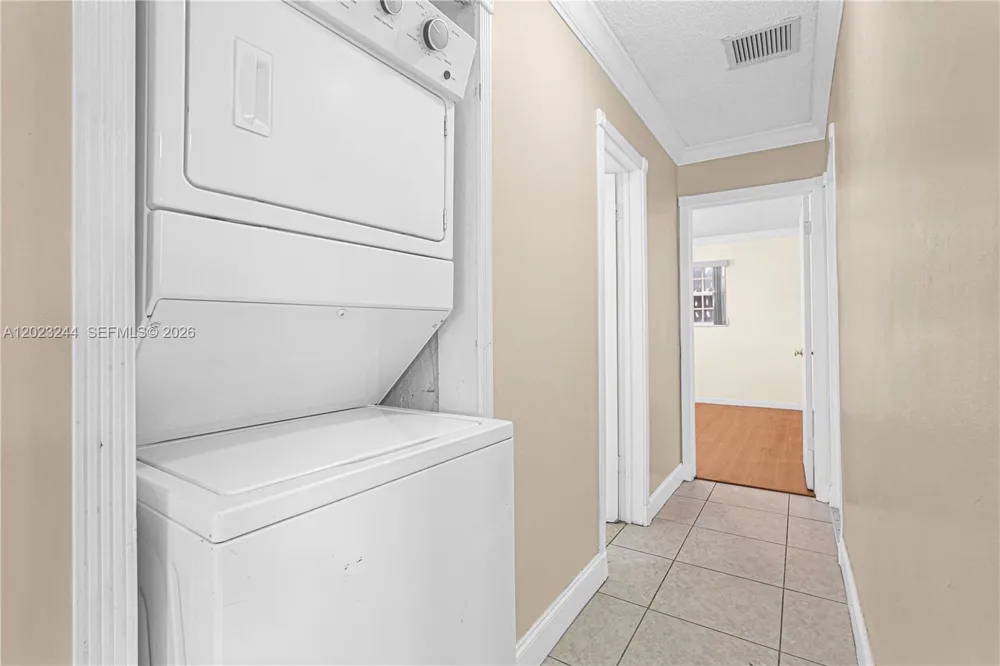2400 SW 103rd Ct Miami, FL 33165