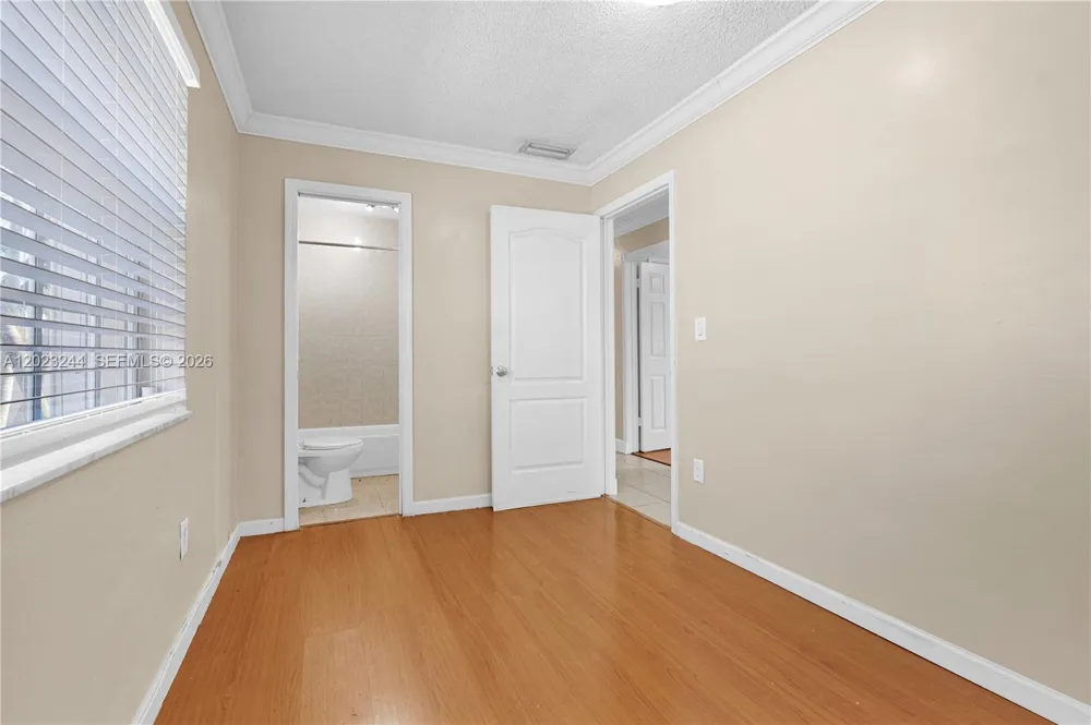 2400 SW 103rd Ct Miami, FL 33165