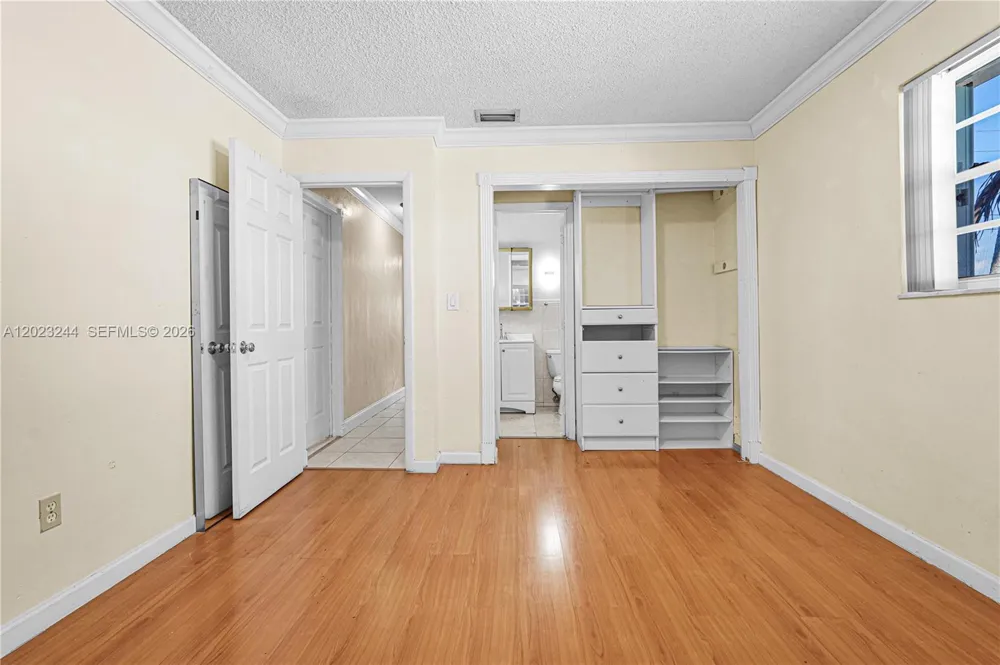 2400 SW 103rd Ct Miami, FL 33165