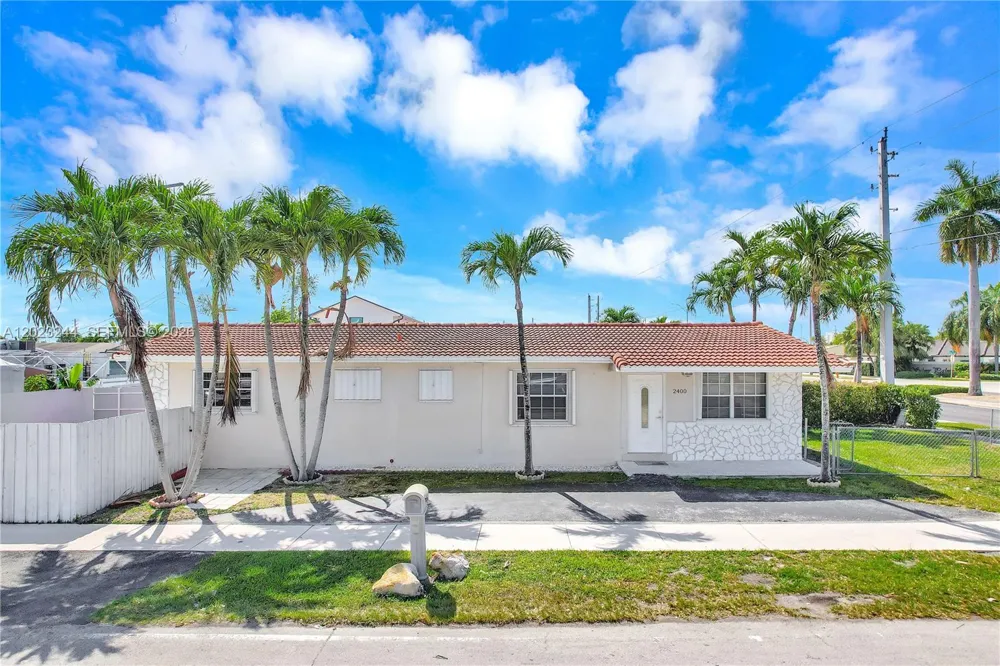 2400 SW 103rd Ct Miami, FL 33165