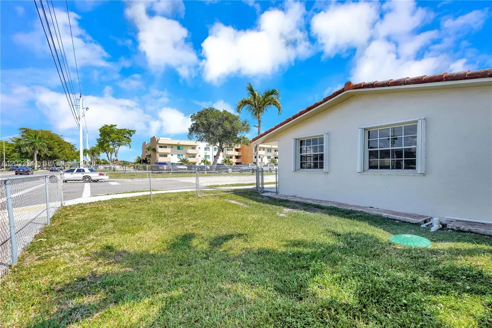 2400 SW 103rd Ct Miami, FL 33165