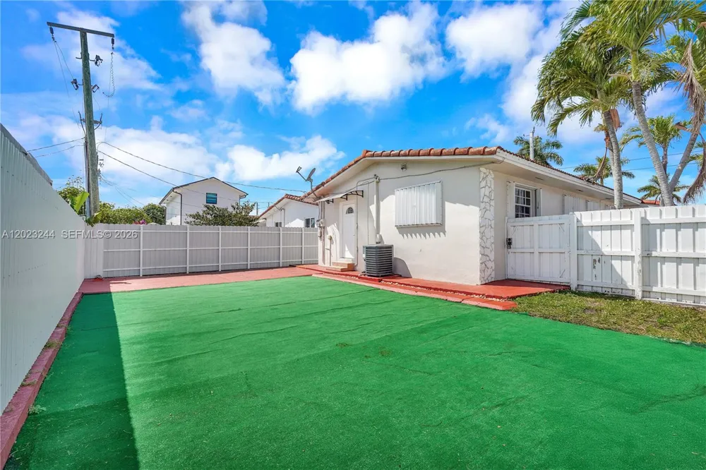2400 SW 103rd Ct Miami, FL 33165