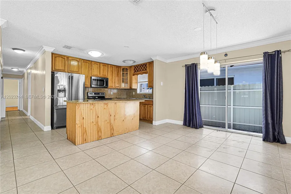 2400 SW 103rd Ct Miami, FL 33165
