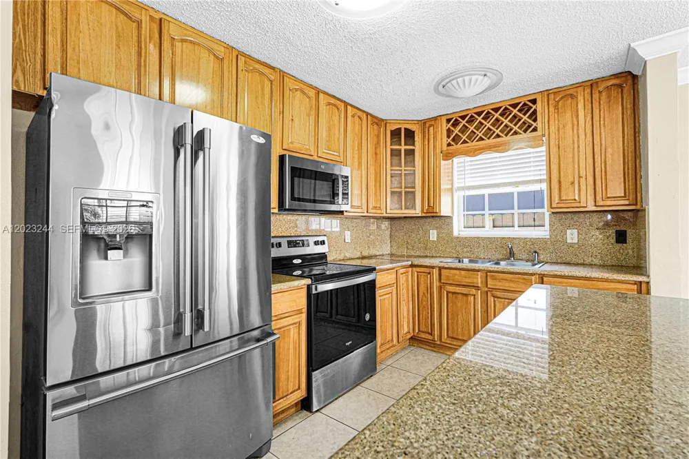 2400 SW 103rd Ct Miami, FL 33165