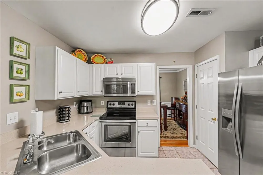 3368 CherryBrook Drive Jamestown, NC 27282