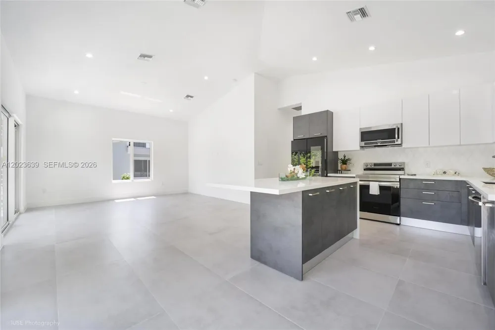 5 Bowen Dr Key Largo, FL 33037