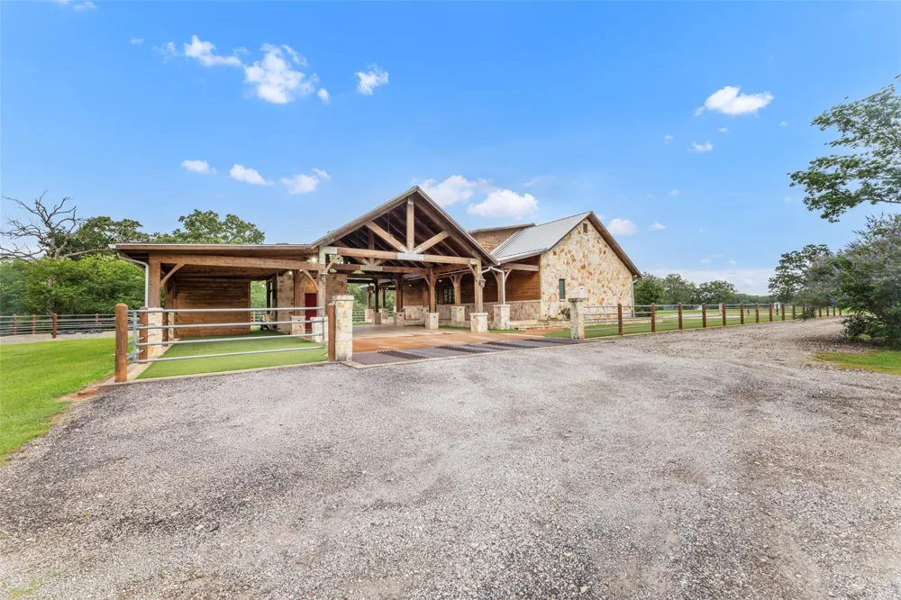 654 Navasota Ridge Navasota, TX 77868