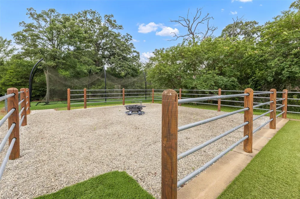 654 Navasota Ridge Navasota, TX 77868
