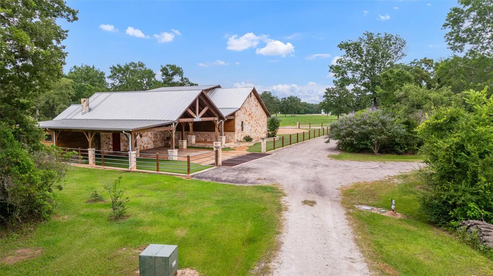 654 Navasota Ridge Navasota, TX 77868