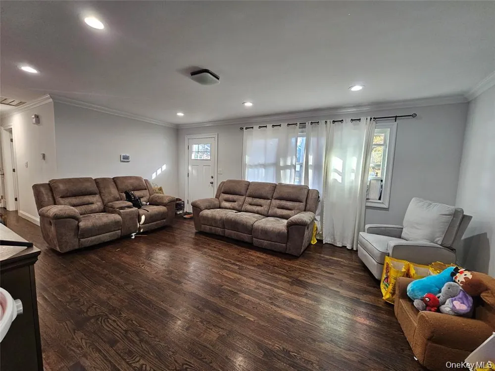 228 Hudson Avenue Lake Grove, NY 11755