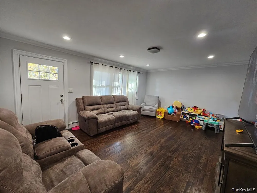 228 Hudson Avenue Lake Grove, NY 11755