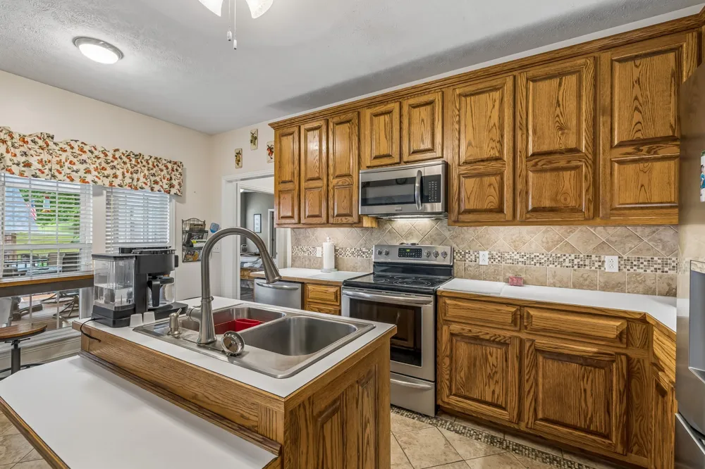 6 County House Cir Carthage, TN 37030