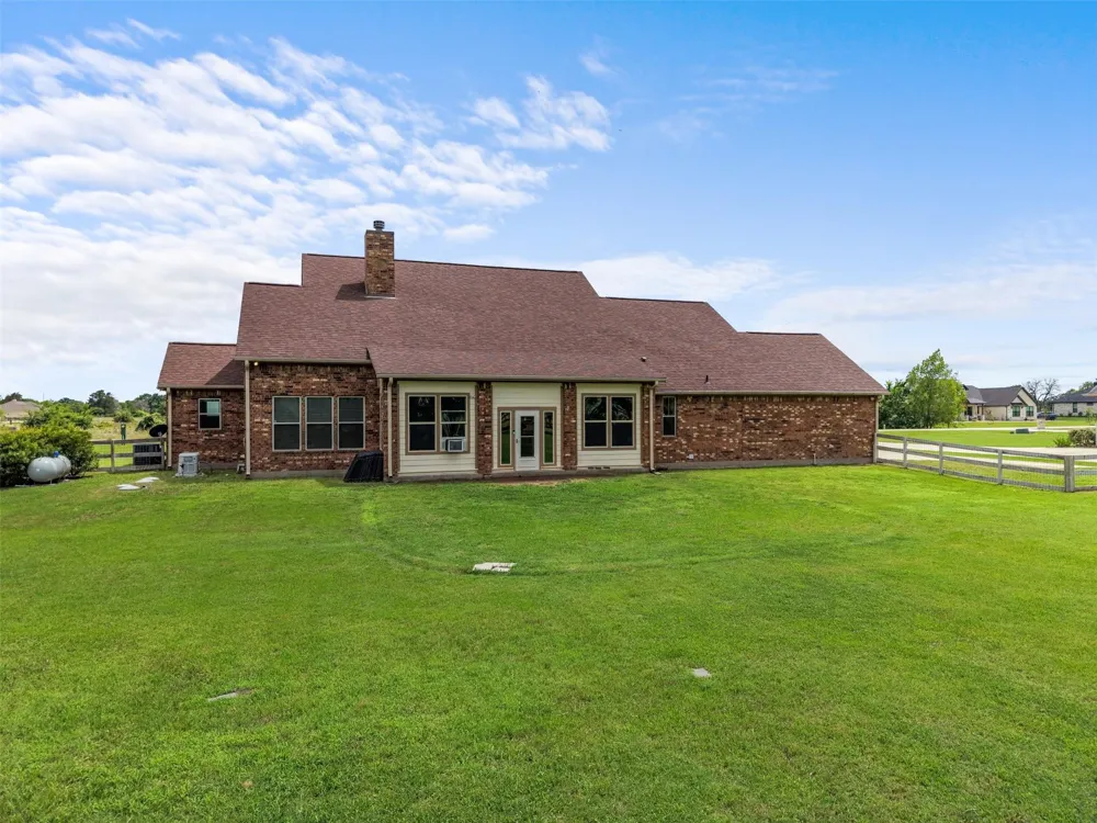 10040 Henley Cove Iola, TX 77861