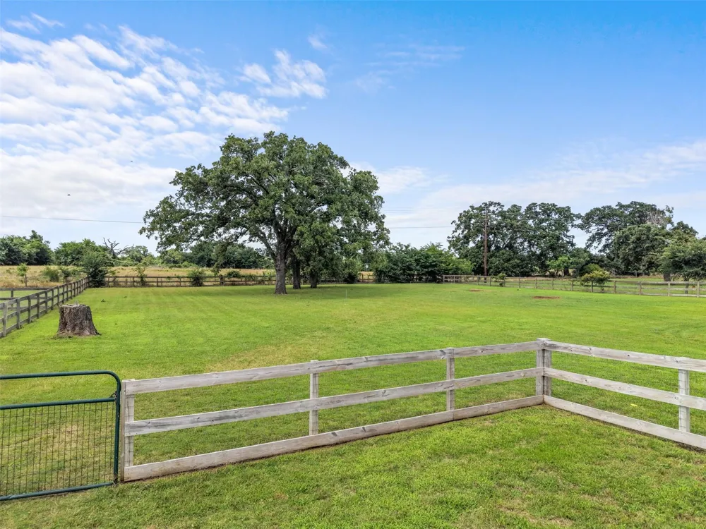 10040 Henley Cove Iola, TX 77861