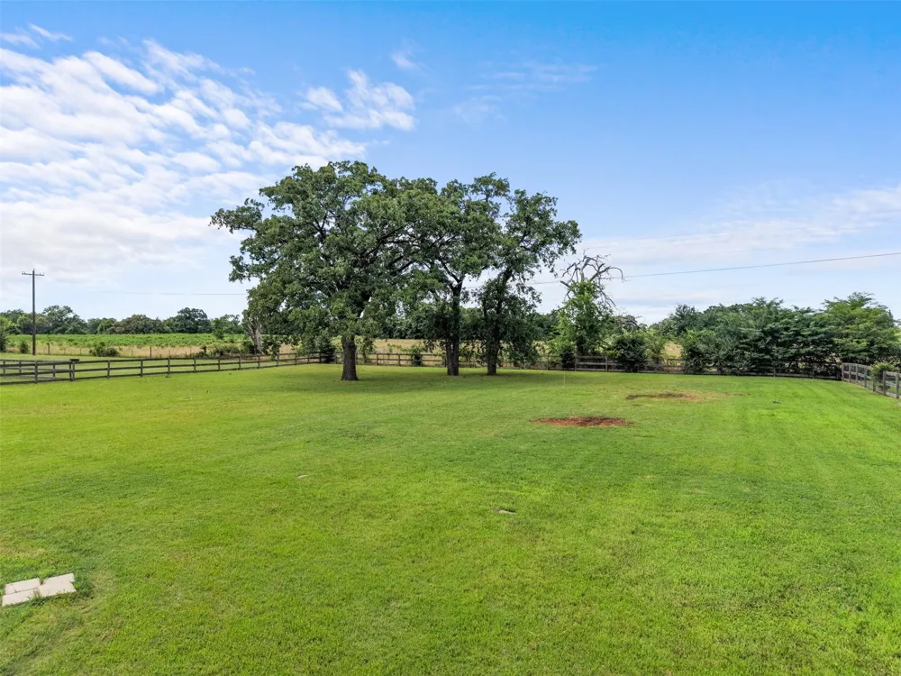 10040 Henley Cove Iola, TX 77861