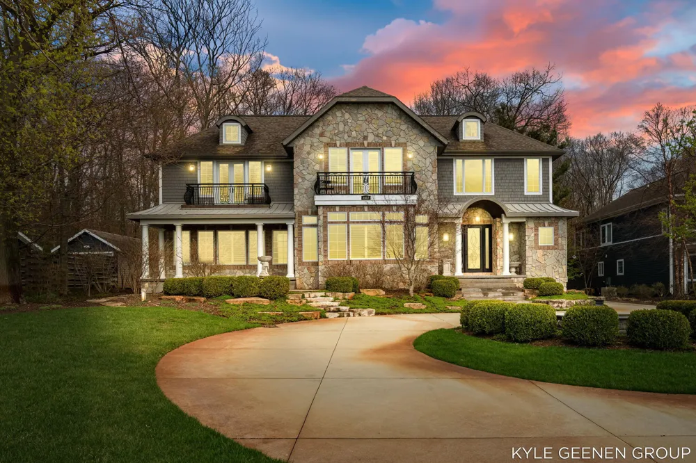 2817 Lakeshore Drive Fennville, MI 49408