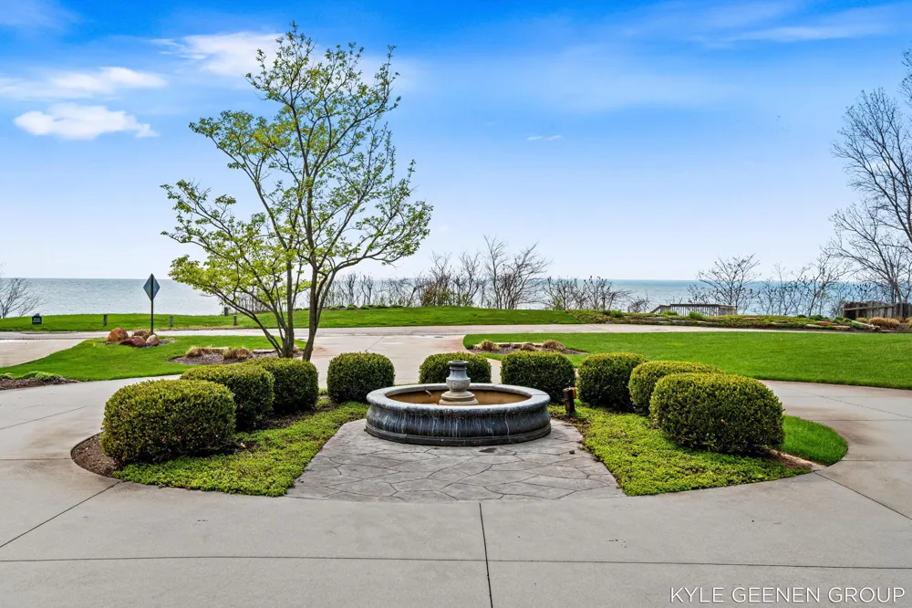 2817 Lakeshore Drive Fennville, MI 49408