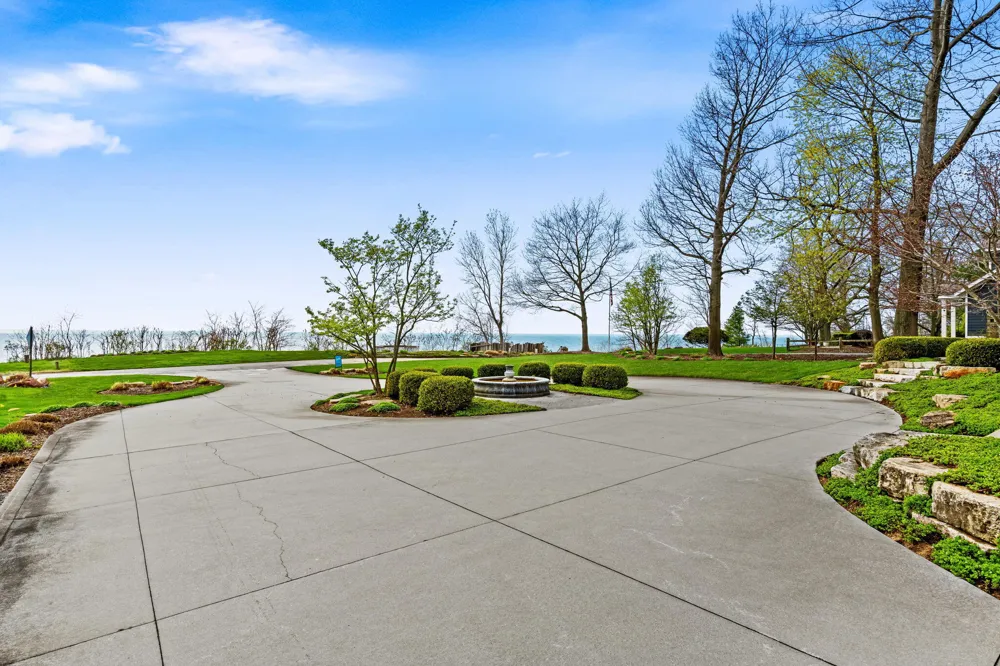 2817 Lakeshore Drive Fennville, MI 49408