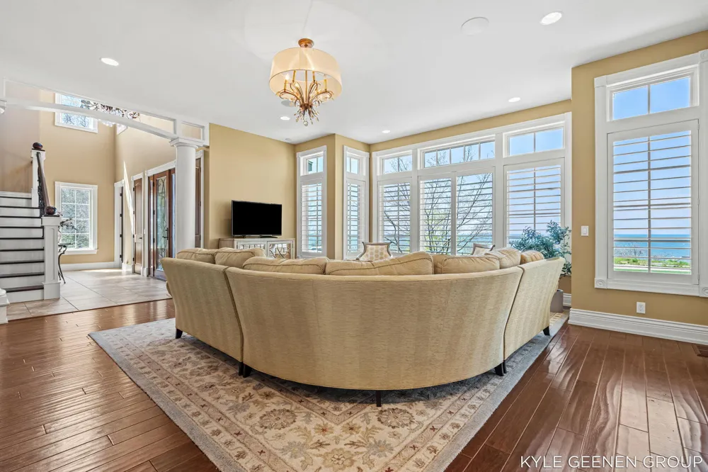 2817 Lakeshore Drive Fennville, MI 49408