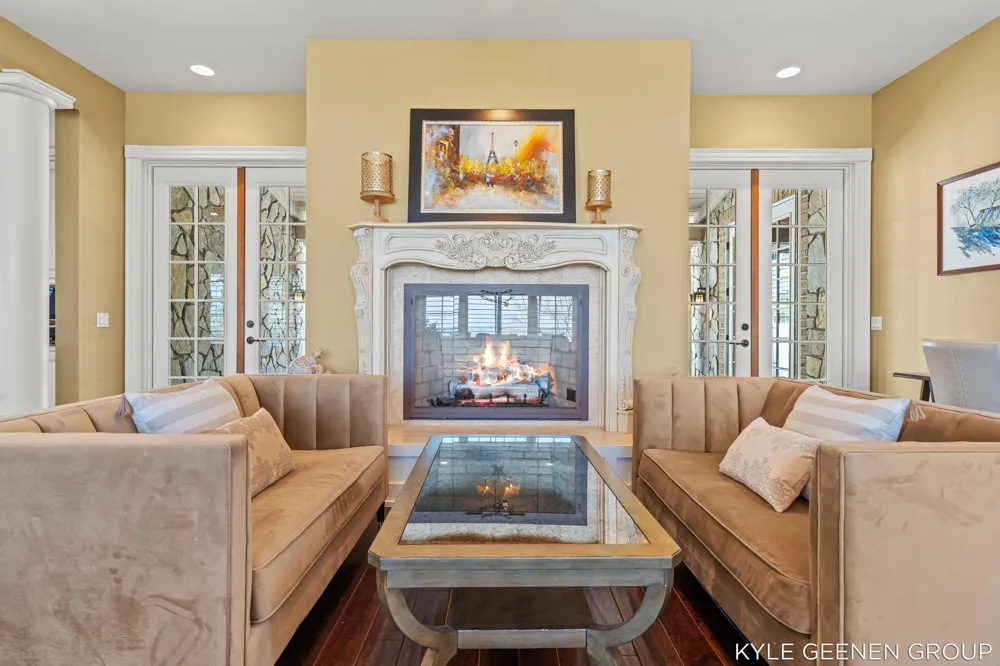 2817 Lakeshore Drive Fennville, MI 49408