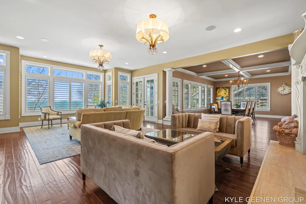 2817 Lakeshore Drive Fennville, MI 49408