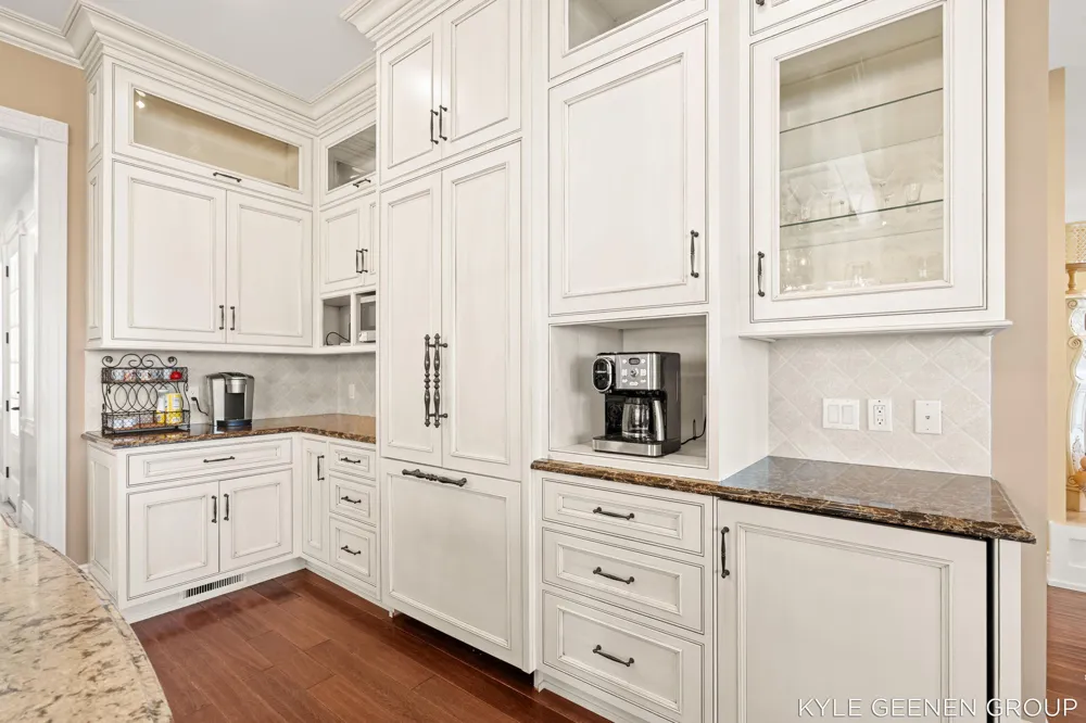 2817 Lakeshore Drive Fennville, MI 49408