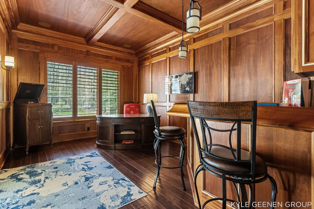 2817 Lakeshore Drive Fennville, MI 49408
