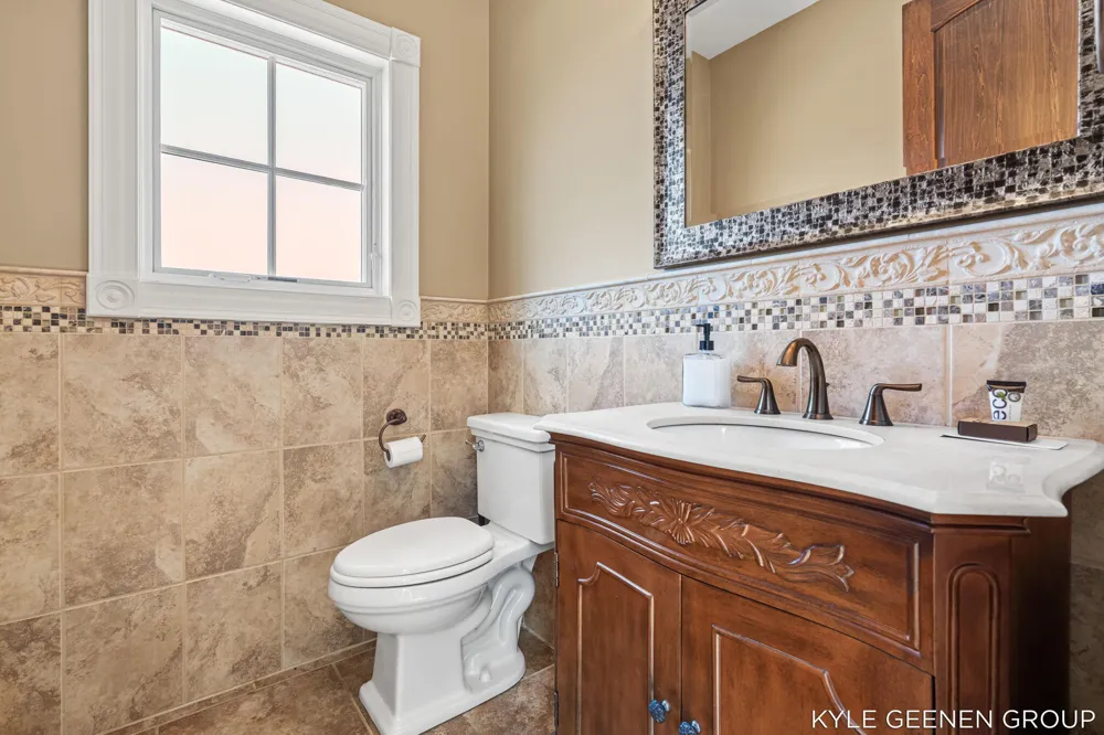 2817 Lakeshore Drive Fennville, MI 49408