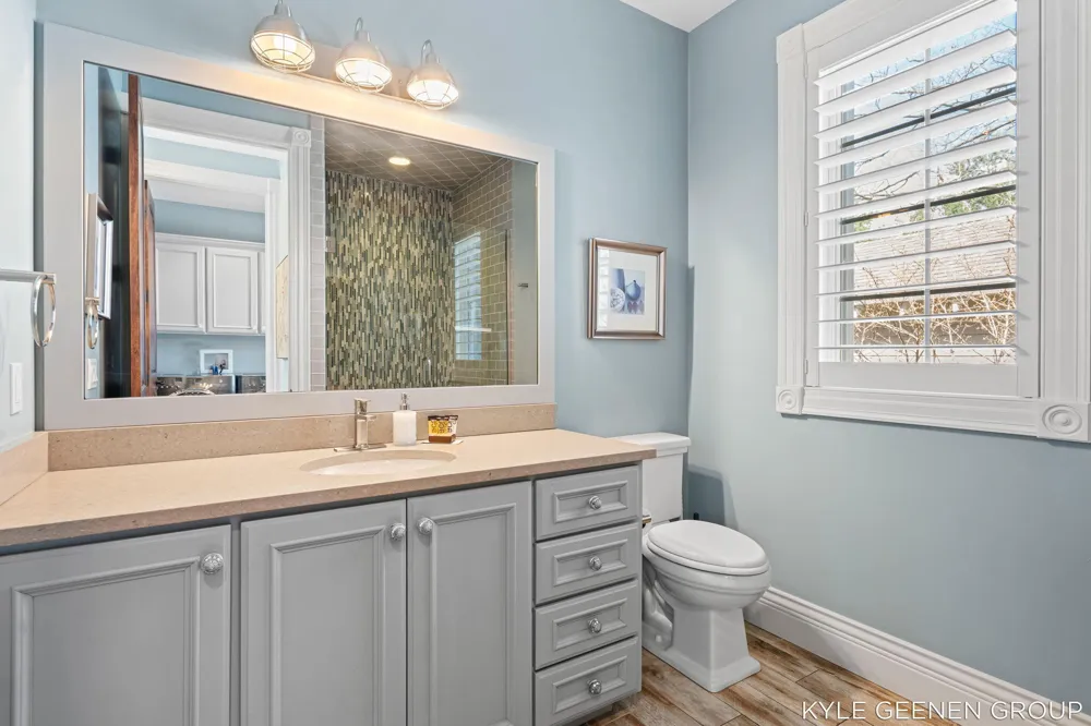 2817 Lakeshore Drive Fennville, MI 49408