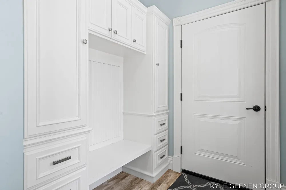 2817 Lakeshore Drive Fennville, MI 49408