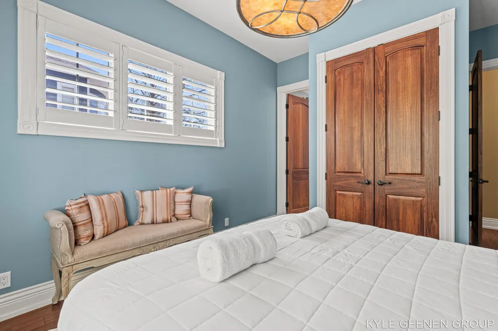 2817 Lakeshore Drive Fennville, MI 49408
