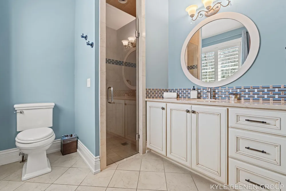 2817 Lakeshore Drive Fennville, MI 49408