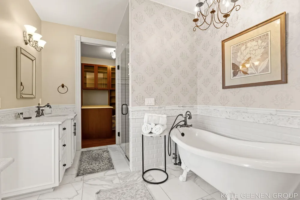 2817 Lakeshore Drive Fennville, MI 49408