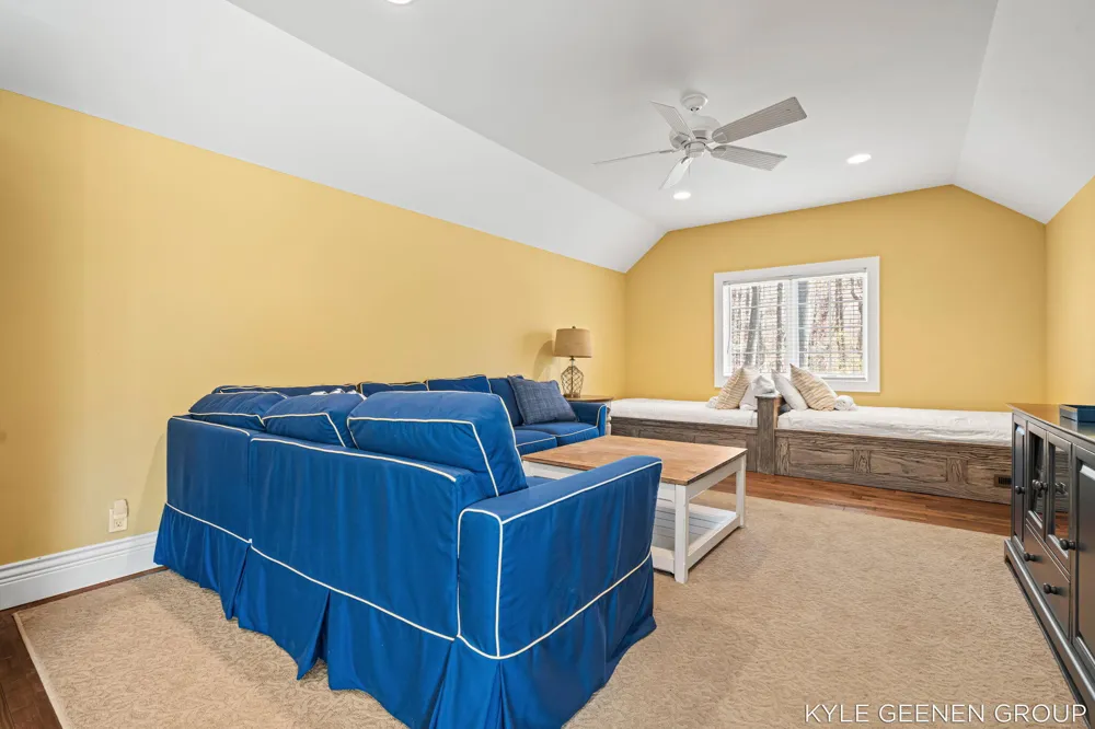 2817 Lakeshore Drive Fennville, MI 49408