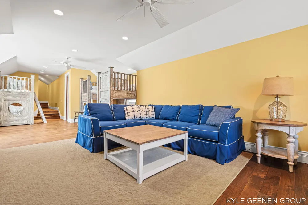 2817 Lakeshore Drive Fennville, MI 49408