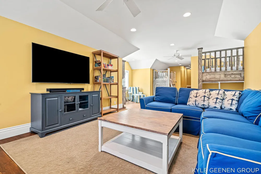 2817 Lakeshore Drive Fennville, MI 49408