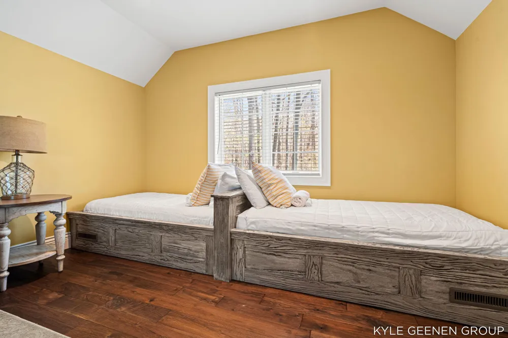 2817 Lakeshore Drive Fennville, MI 49408