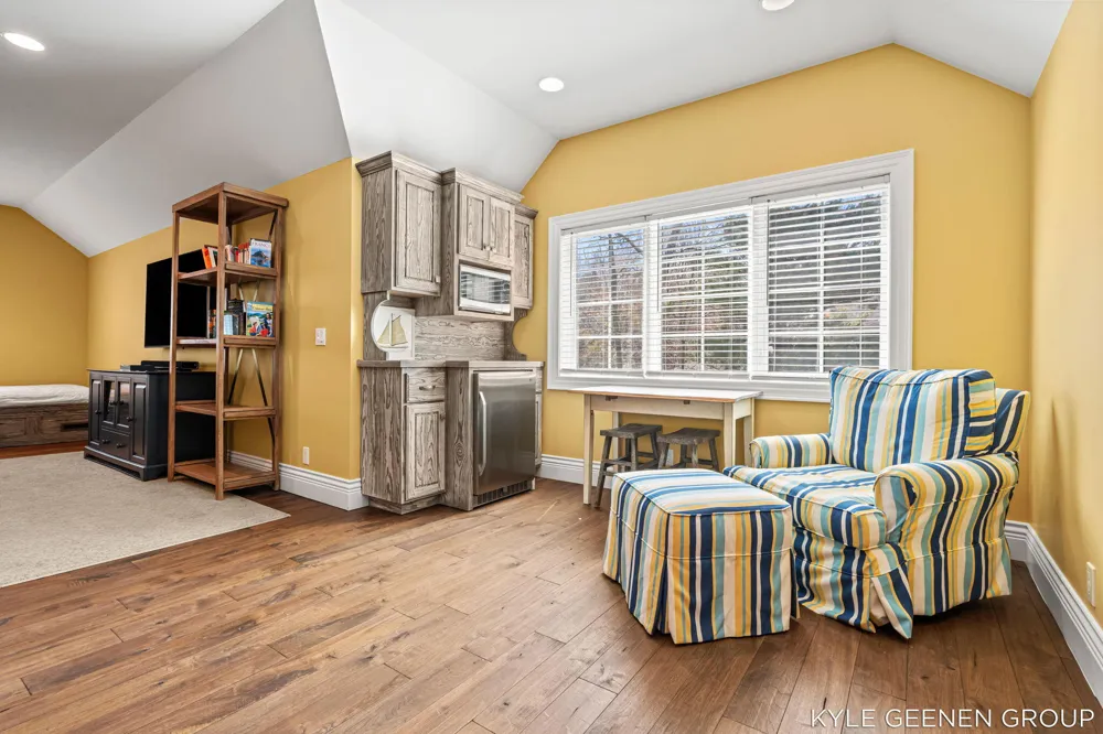 2817 Lakeshore Drive Fennville, MI 49408