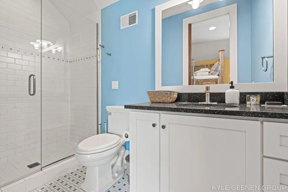 2817 Lakeshore Drive Fennville, MI 49408